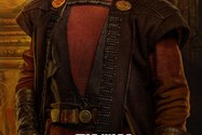 کارل ویترز در نقش گریف کارگا در پوستر فصل دوم سریال The Mandalorian